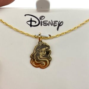 Disney The Little Mermaid Female 10K Gold Textured Ariel Pendant Necklace.